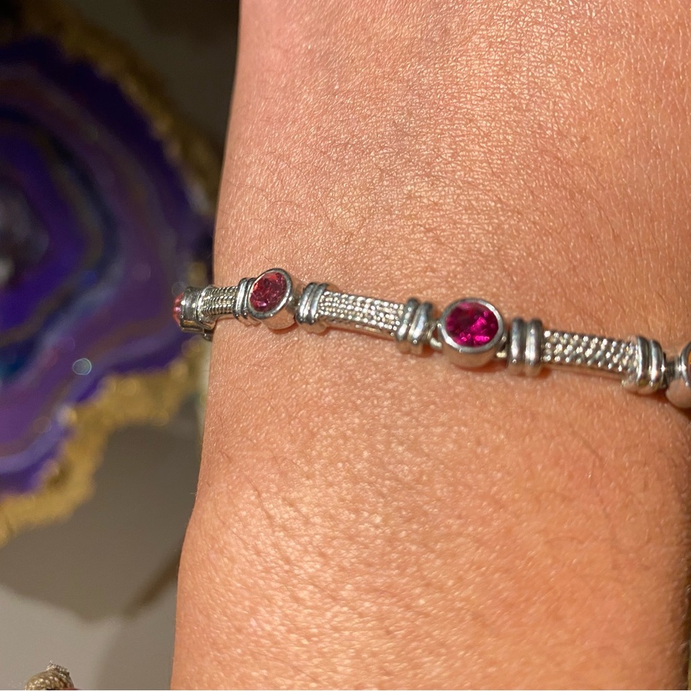 Bracelet with pink semiprecious stones